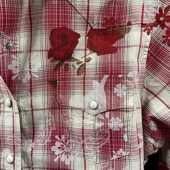 Walls Ranch Wear Western Shirt Womens Sz Medium Long Sleeve Red Roses Pearl Snap - Picture 5 of 7